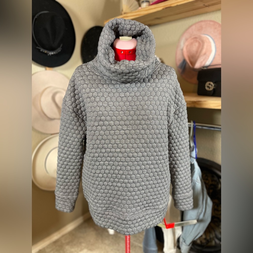 Gap Fit | Funnel Neck Quilted Pullover | Black/White